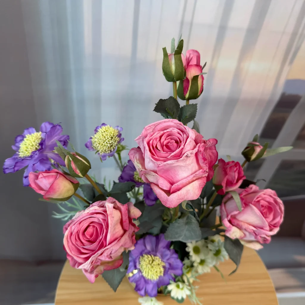 SE0042 (4) - Pink Roses With Burnt Edge & Purple Scabiosa