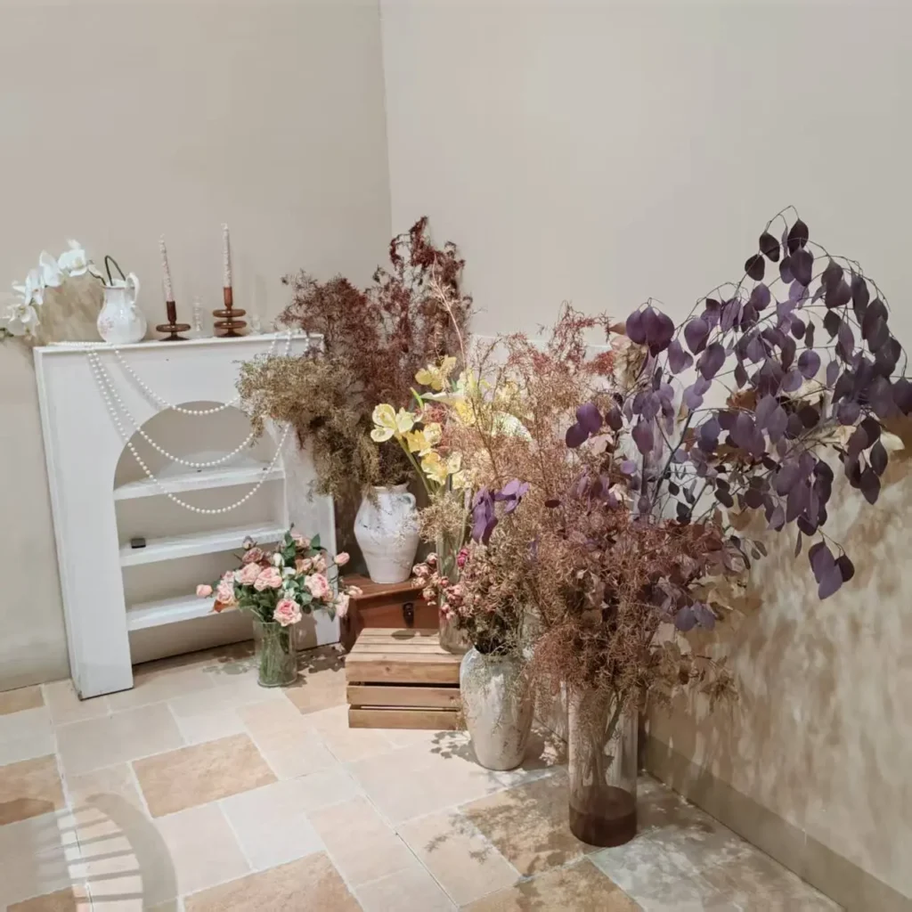 indoor-artificial-floor-palms-lobby