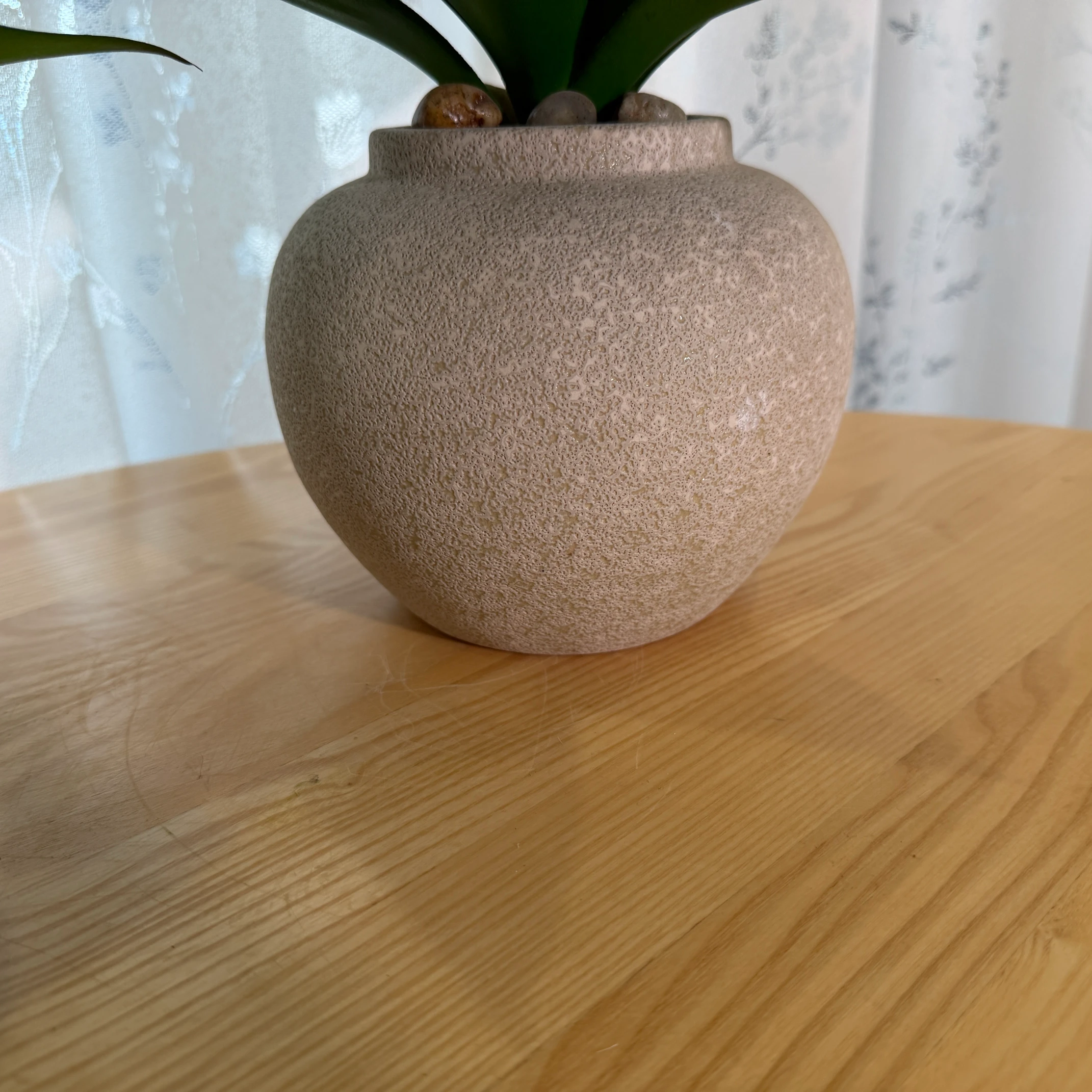 DR0072 (3)Faux Agave Plant in Beige Textured Round Pot