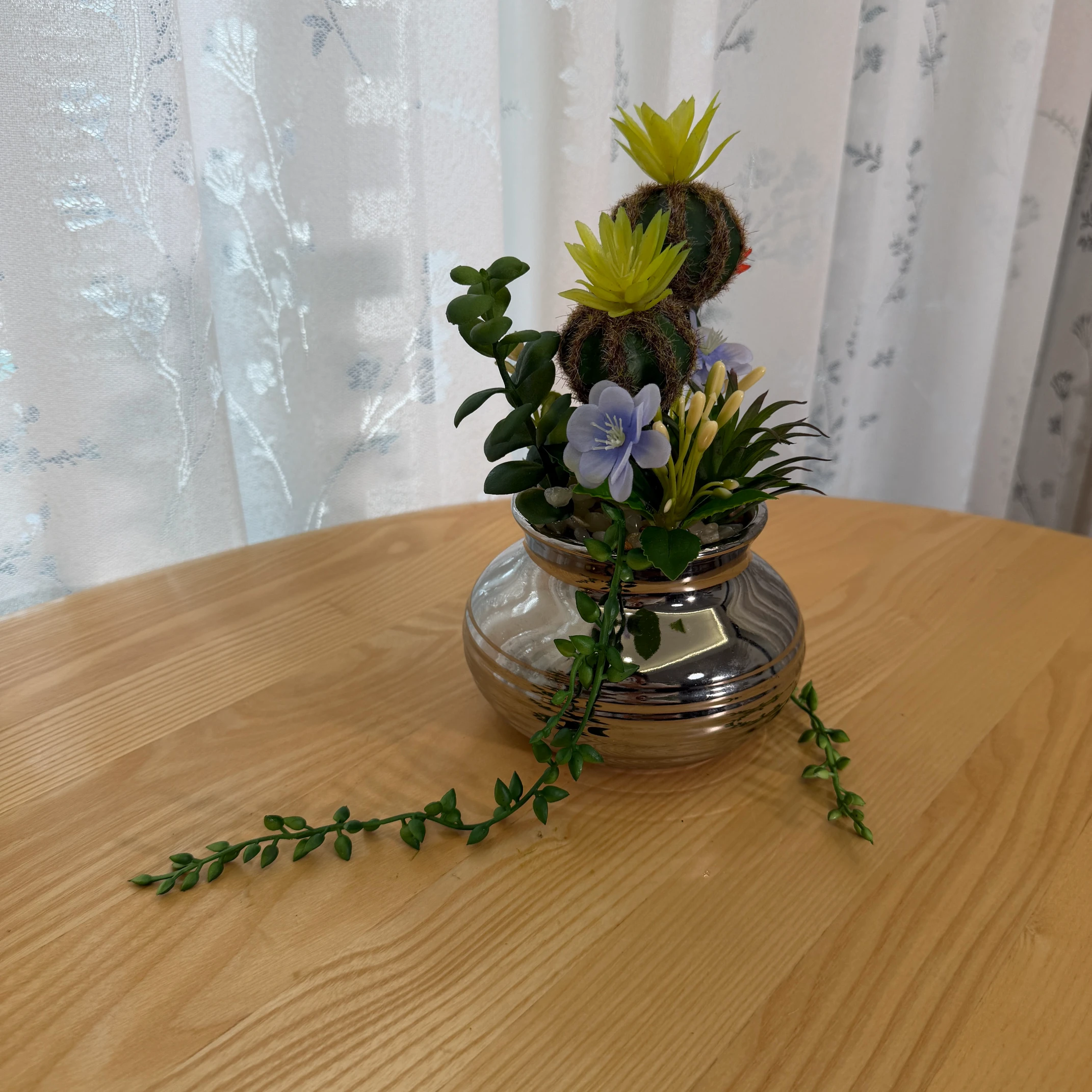 DR0076 (5) Artificial Succulent & Flower Mix in Metallic Pot