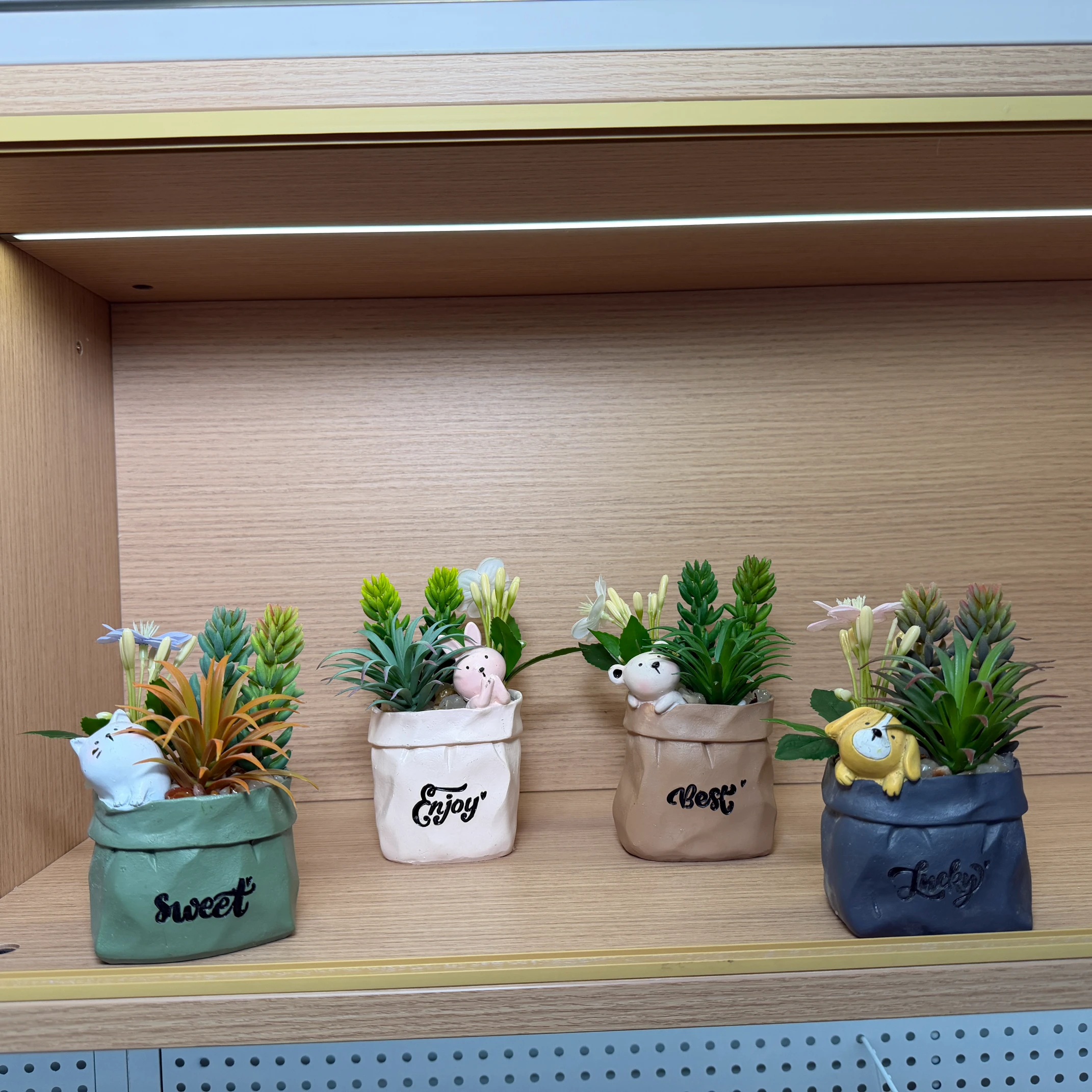 DR0093 (4) - Artificial Succulent in Sack-Shaped Pot