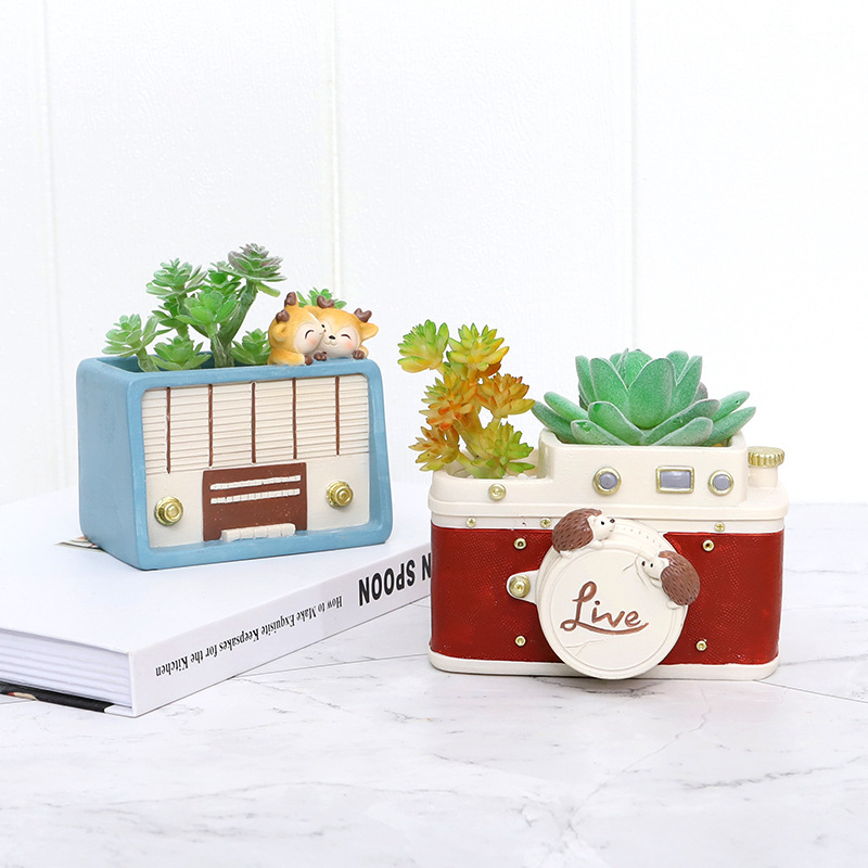 KT0002 (1) - Retro Electronic Resin Succulent Planter Set