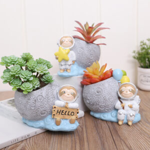 KT0038 (2) profile - Astronaut Sloth Moon Resin Succulent Planter Set