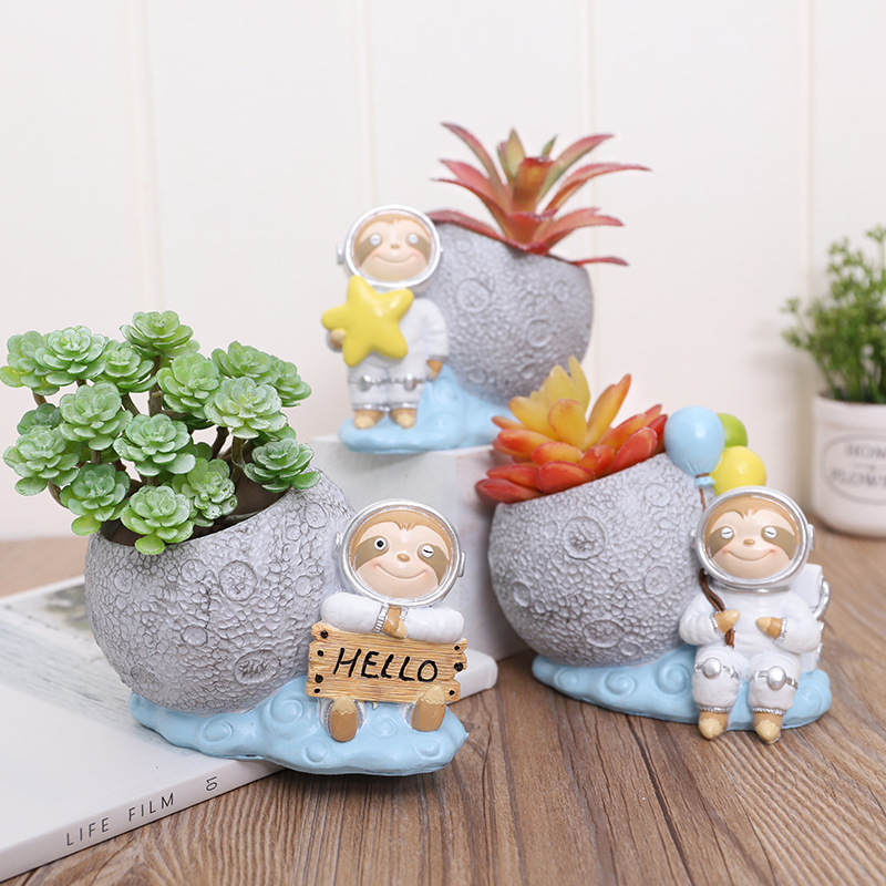 KT0038 (2) profile - Astronaut Sloth Moon Resin Succulent Planter Set