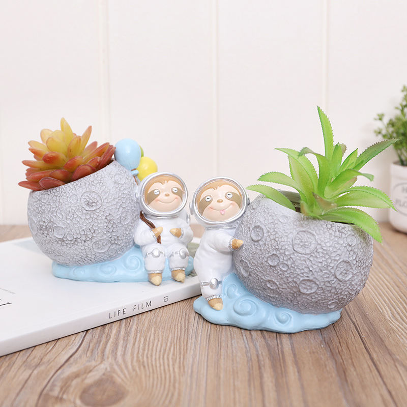KT0038 (3) - Astronaut Sloth Moon Resin Succulent Planter Set