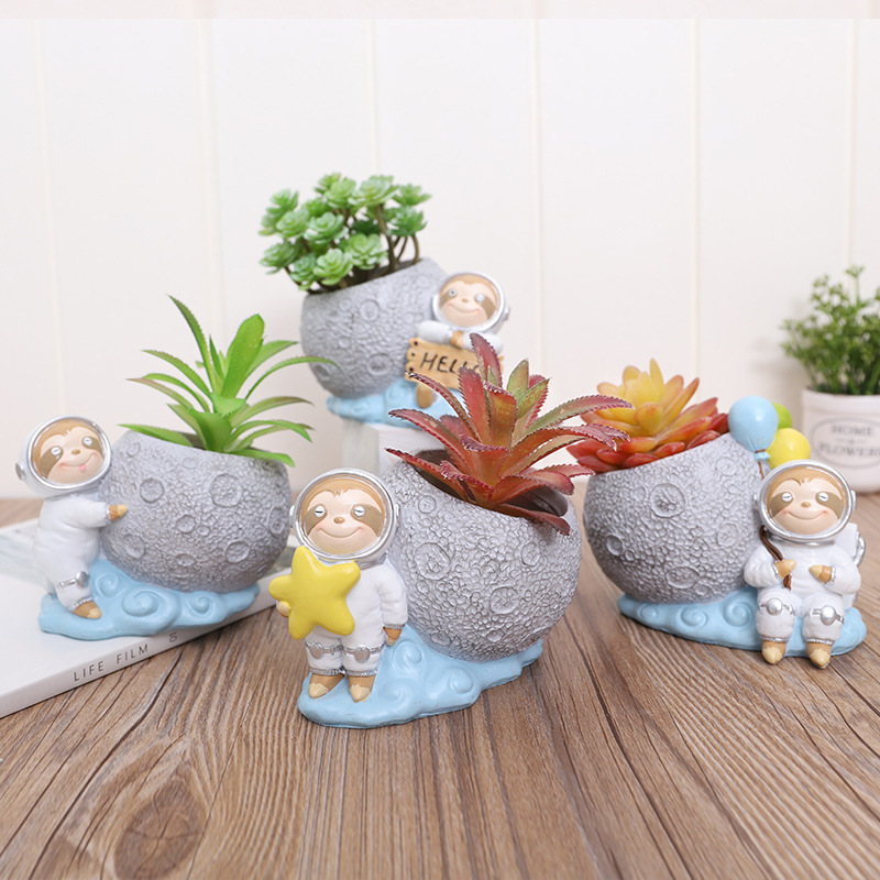 KT0038 (4) - Astronaut Sloth Moon Resin Succulent Planter Set